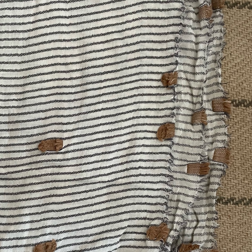 Scarf with lines and ocre yellow detail